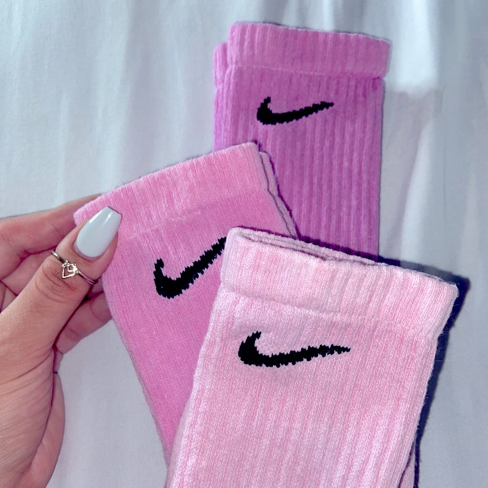 RESTOCK **COPY - 3PACK ALL PINKS 🌸🍬NIKE SOCKS